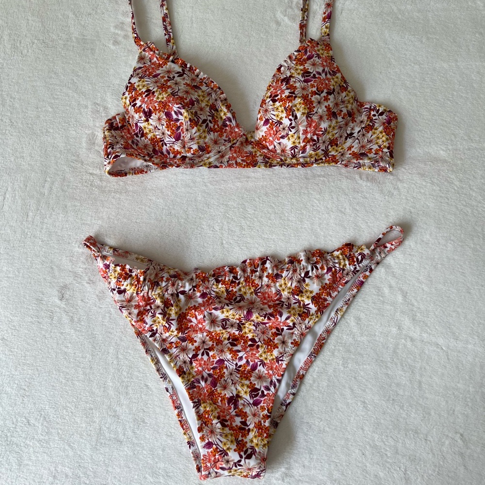 Bikini 2-Piece (TOP- 34B     BOTTOM-Small)